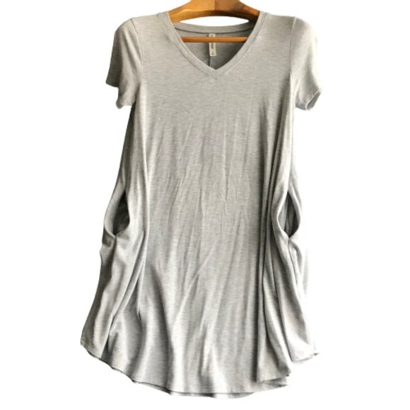 Zenana Premium Grey Stretch V-neck Pocket Tunic - Picture 2 of 9